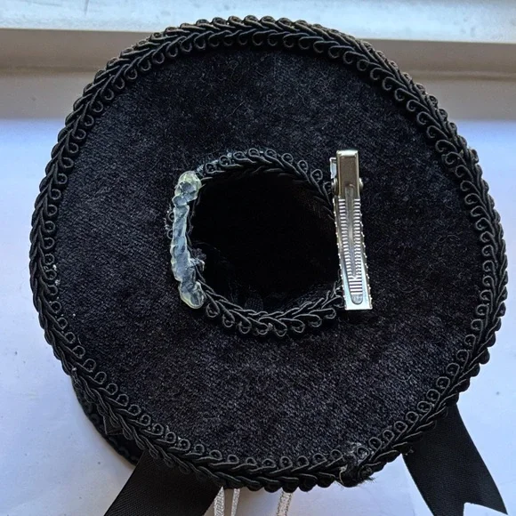Mini Skeleton Goth Black Cocktail Fascinator Top Hat - Picture 9 of 9
